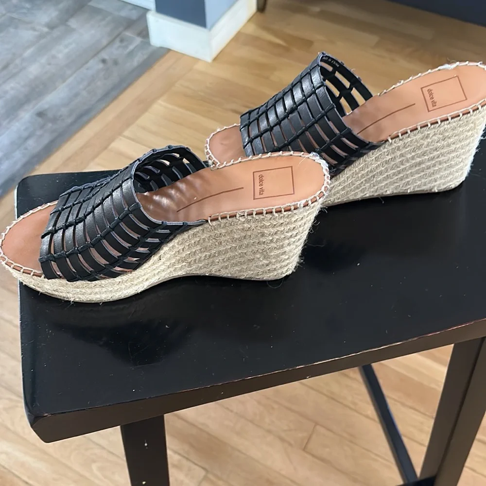 Dolce vida size 9 open slides like new in black and tan. - Picture 2 of 5